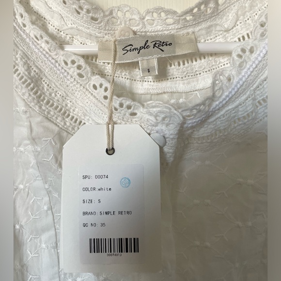 White top - Picture 2 of 2